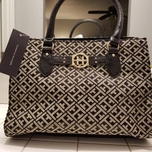 NEW Tommy Hilfiger Purse